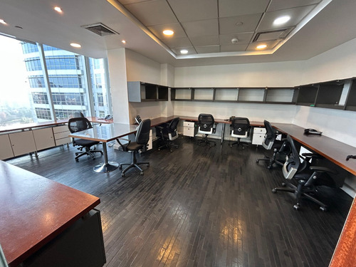 Moderna, Amplia Y Amoblada Oficina De 179m2 Nueva Las Condes