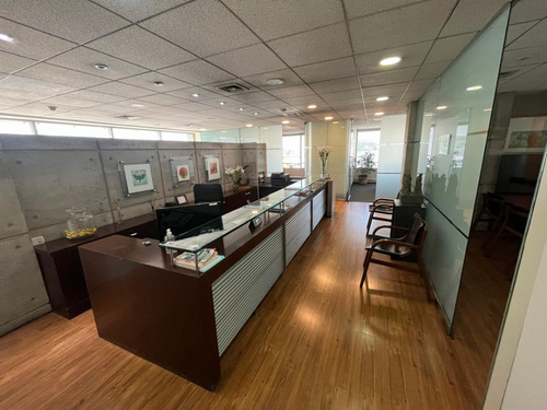 Arriendo Oficina De 242m2 Avenida Vitacura – Am Vespucio