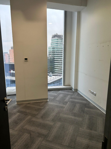 Oficina De 346m2 De Primer Nivel Frente A Parque Araucano