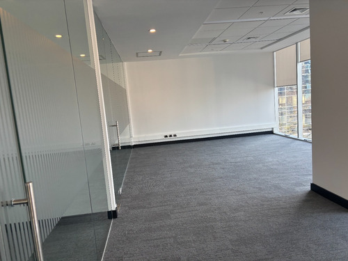 Oficina 374m2 Remodelada – 6 Privados / Open Space