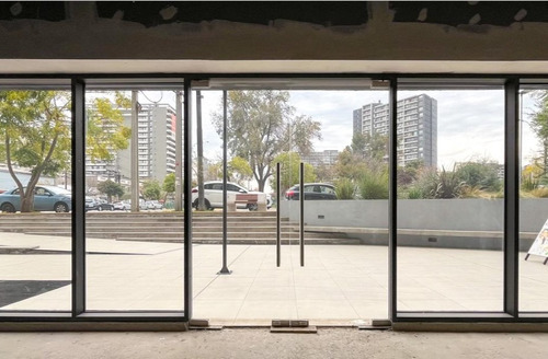 Local De 65 M2 Frente A Plaza Zañartu
