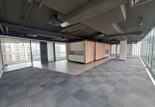 Oficina En Arriendo De 268,91m2 En Vitacura