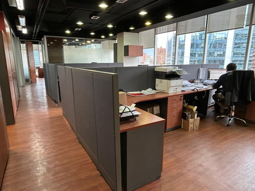 Gran Oficina De 175m2 Arrendable Con Muebles – N. Las Condes