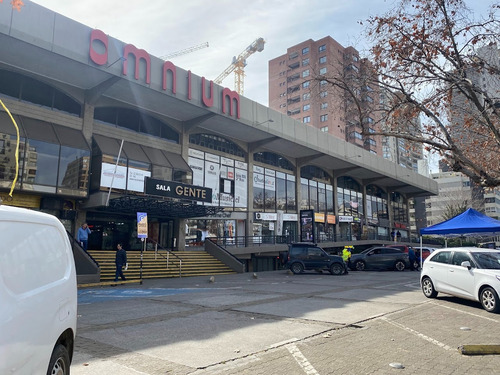Local Con La Mejor Visibilidad En Av. Apoquindo – 100 M2