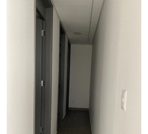 Increible Open Space 518m2 En Barrio Titanium