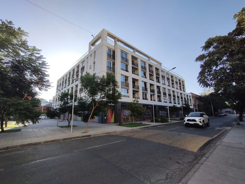 Local De 37 M2 En Pleno Santiago Centro