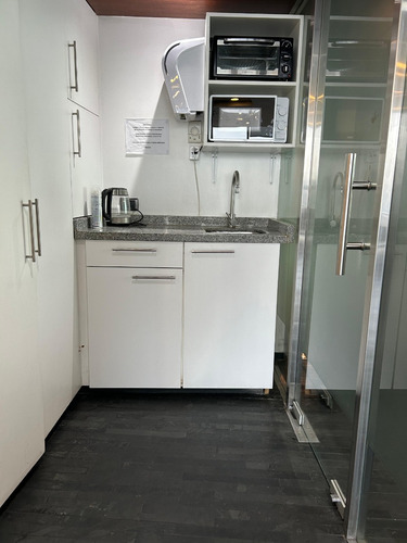 Moderna, Amplia Y Amoblada Oficina De 179m2 Nueva Las Condes