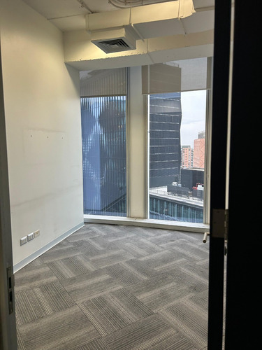 Oficina De 346m2 De Primer Nivel Frente A Parque Araucano